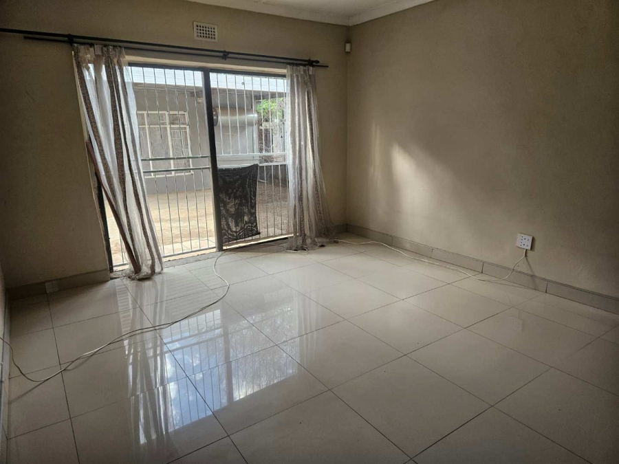 To Let 4 Bedroom Property for Rent in Verwoerdpark Northern Cape